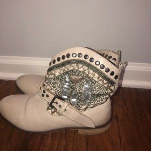 Cowgirl boots from buckle